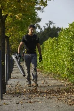 Stiga BL 980 R Benzine Bladblazer - 75,6cc - 2-takt - 100m/s - 25m³/min - 3,1kW 26 Stiga BL 980 R Benzine Bladblazer - 75,6cc - 2-takt - 100m/s - 25m³/min - 3,1kW -Pro Gereedschap Verkoop 313822221054171e10047e0fa9173b69