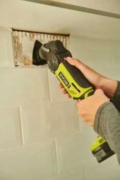 Ryobi R18MT-0 ONE+ 18V Li-Ion Accu Multitool Body Incl. Accessoires - 5133002466 -Pro Gereedschap Verkoop 5f44e4d3d8330cad47e8642212bb7bb8