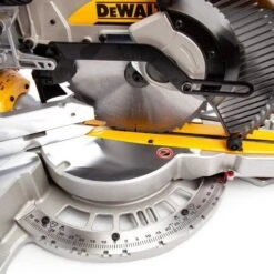 DeWALT DWS727 Afkortzaag - 1600W - 250 X 30mm - DWS727-QS -Pro Gereedschap Verkoop 99ca96b95084a41a424d446791d27d58